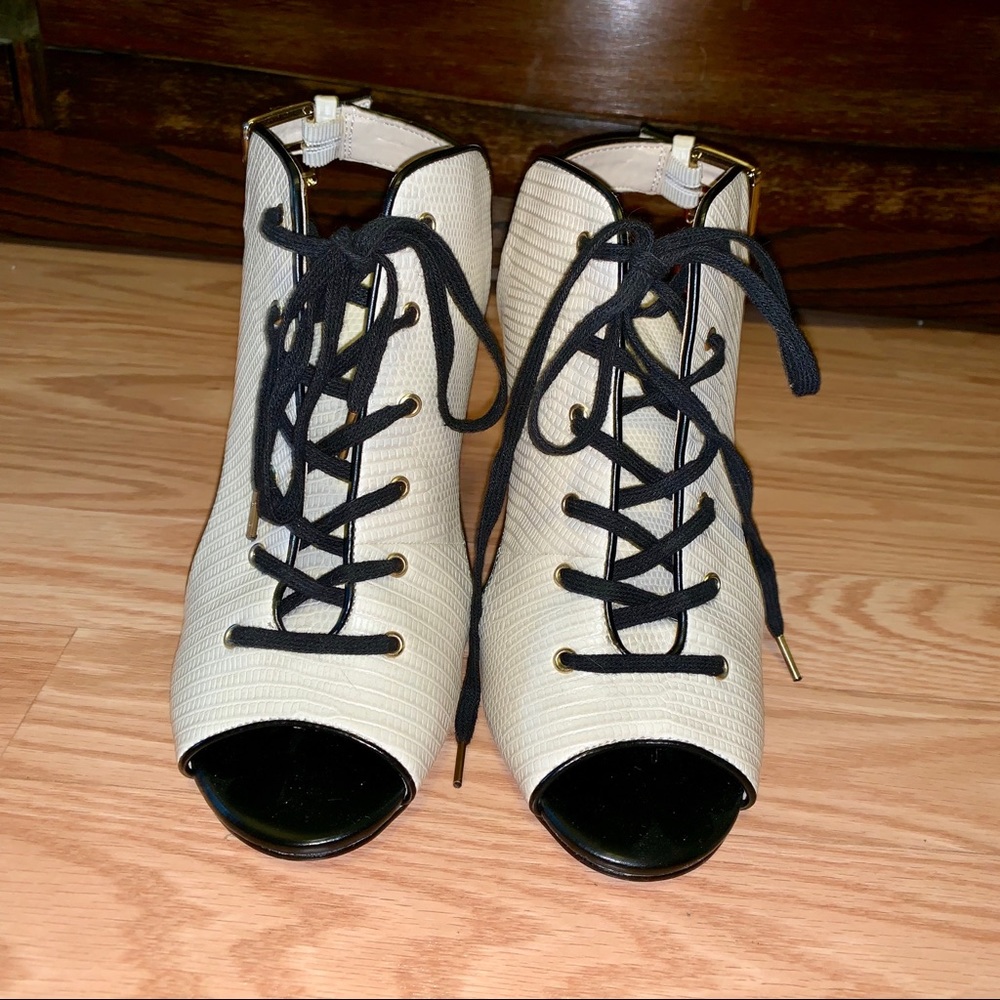 Juicy Couture Lace Up Open Toe & Back Chunky Heels